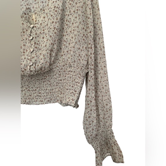 Sheer Floral Cropped Blouse - Picture 2 of 6